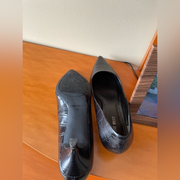 Nine West Women shoes ,black leather Size 7 - Picture 2 of 6